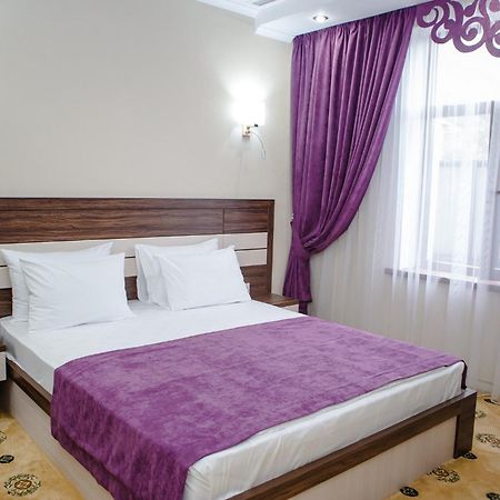 Hotel Luxury House Shymkent Esterno foto