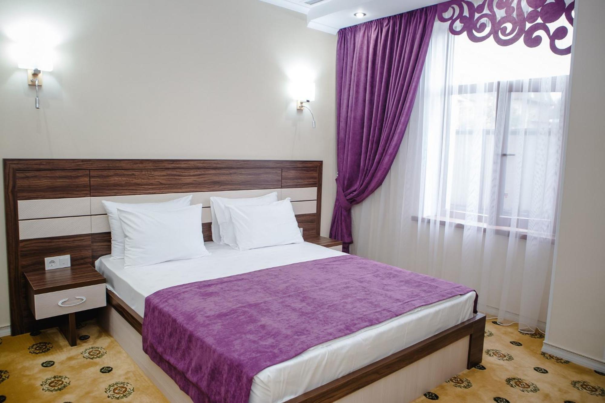 Hotel Luxury House Shymkent Esterno foto