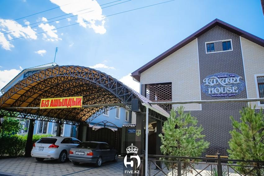 Hotel Luxury House Shymkent Esterno foto