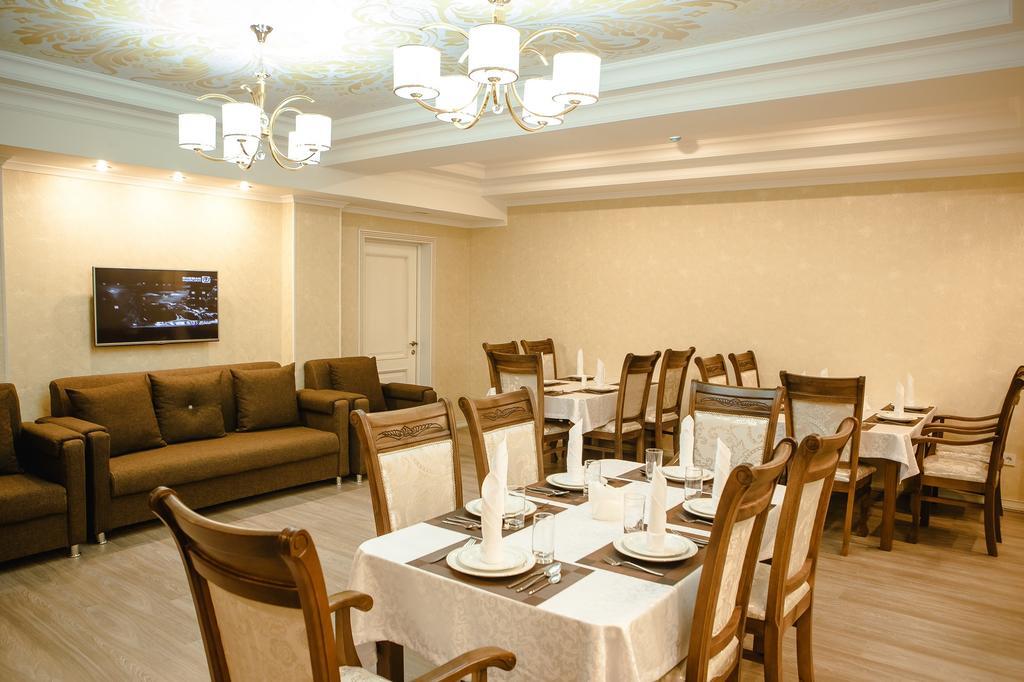 Hotel Luxury House Shymkent Esterno foto