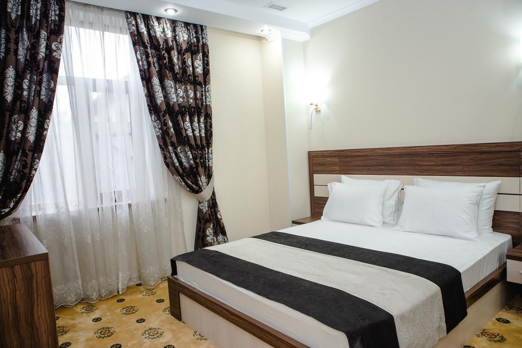 Hotel Luxury House Shymkent Esterno foto