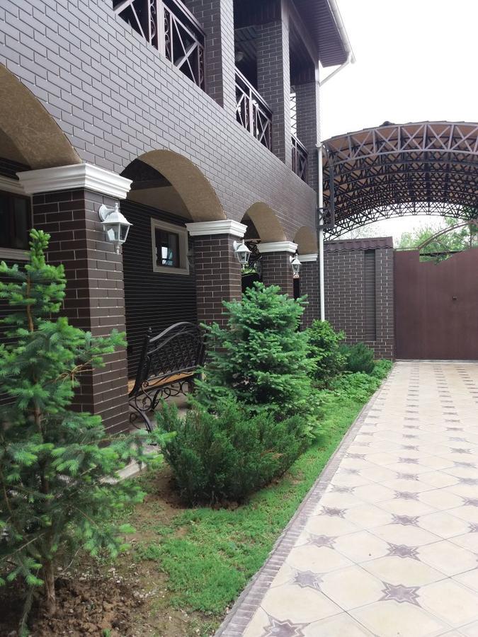 Hotel Luxury House Shymkent Esterno foto
