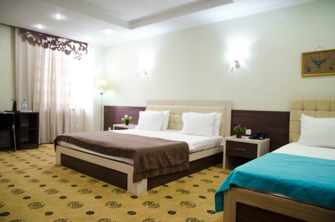 Hotel Luxury House Shymkent Esterno foto