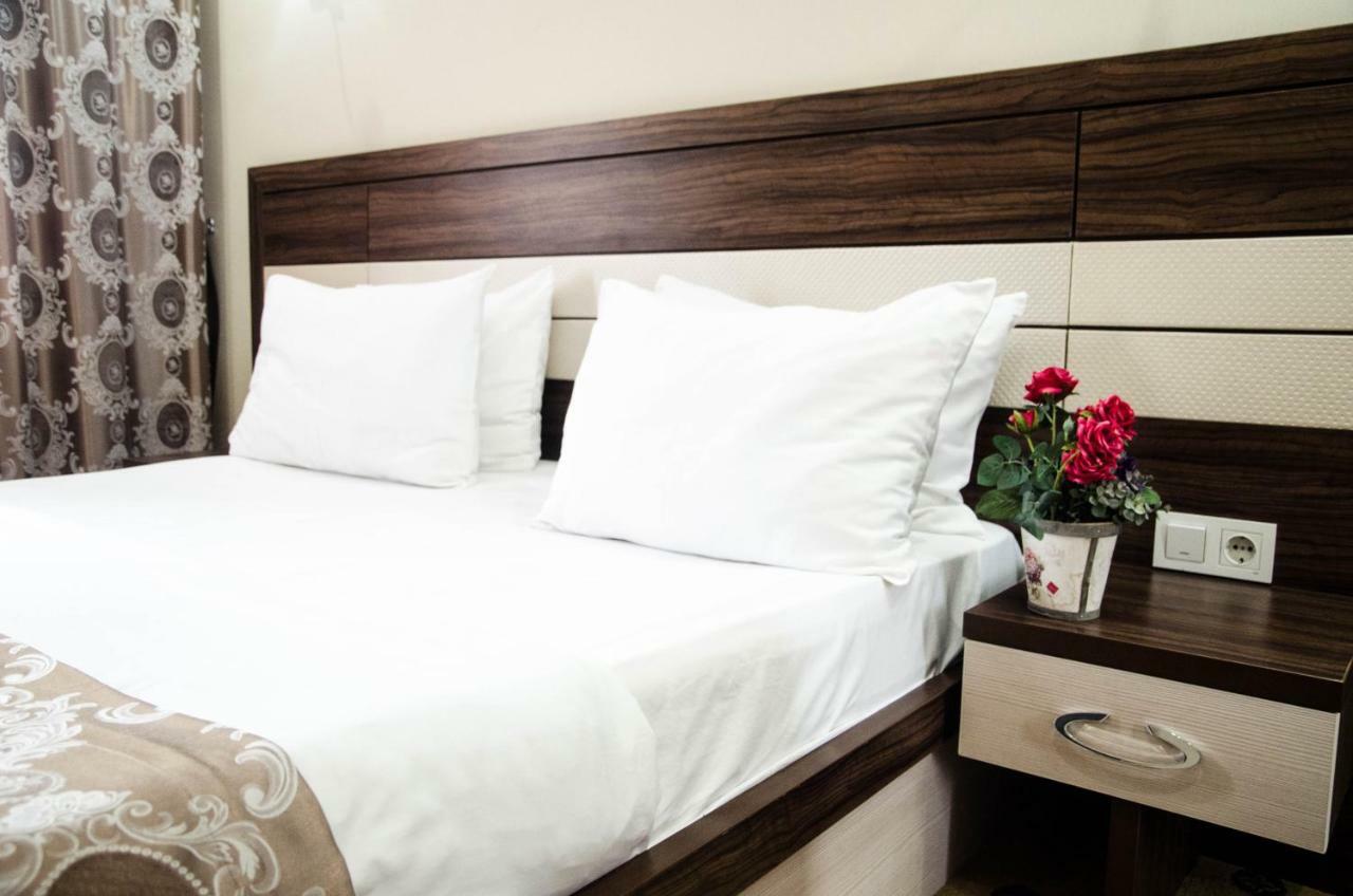 Hotel Luxury House Shymkent Esterno foto