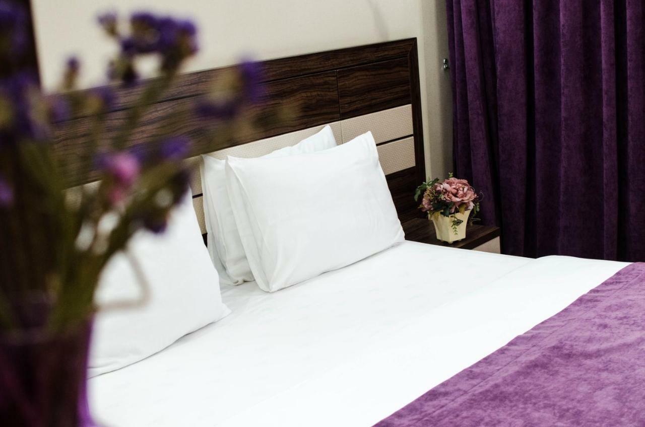 Hotel Luxury House Shymkent Esterno foto