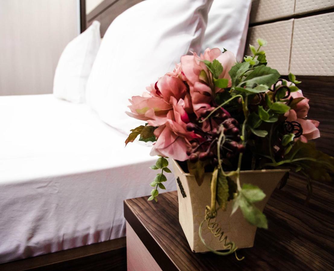 Hotel Luxury House Shymkent Esterno foto