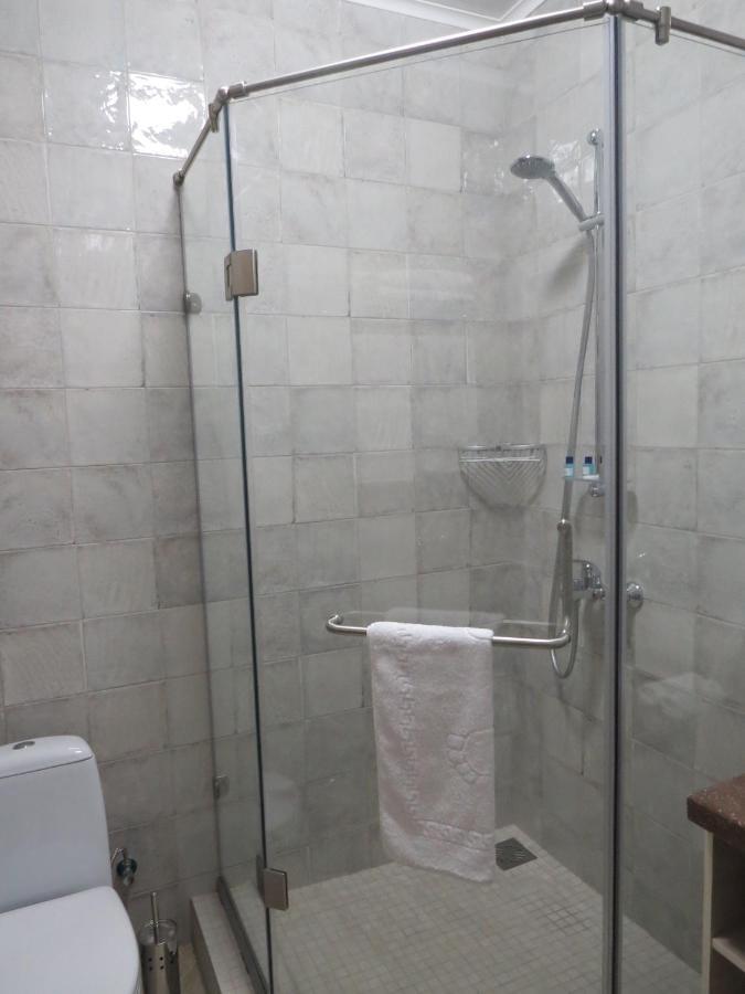 Hotel Luxury House Shymkent Esterno foto